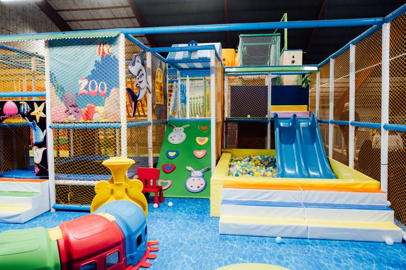 Voor de allerkleinste avonturiers: klimmen, glijden en volop speelplezier.