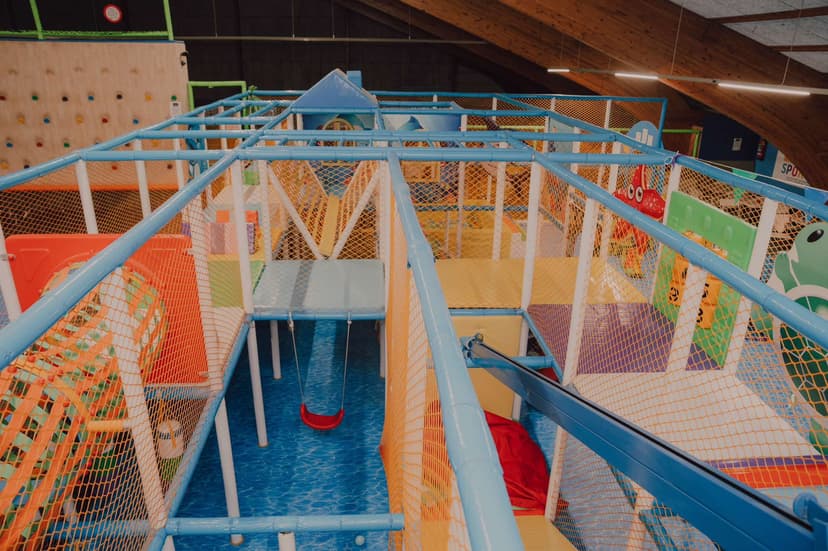 Verdwaal in het speelparcours vol verrassingen.