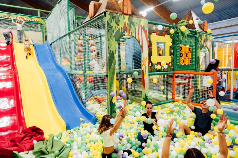 Duik in het ballenbad en beleef samen eindeloos speelplezier.